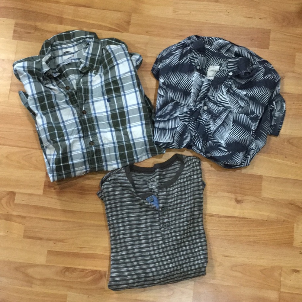 Men’s Medium Bundle 3 Shirts Gap Carhartt